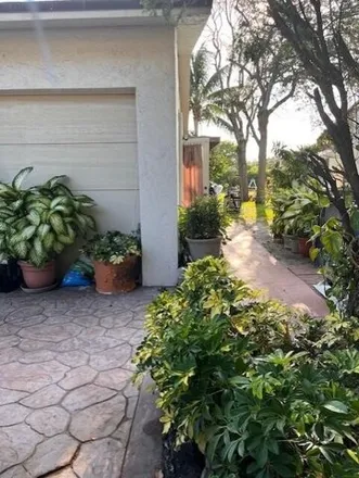 Rent this 1 bed apartment on 658 North 28th Avenue in Hollywood, FL 33020