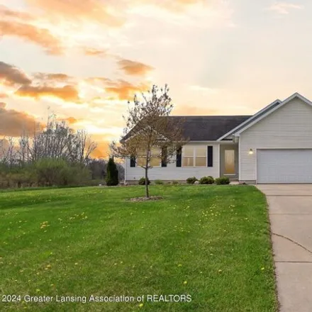 Buy this 4 bed house on 11128 Sun Dog Trail in Fulton Township, MI 48871