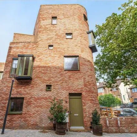 Buy this 3 bed townhouse on 66 Edgewood Mews in London, N3 3DN