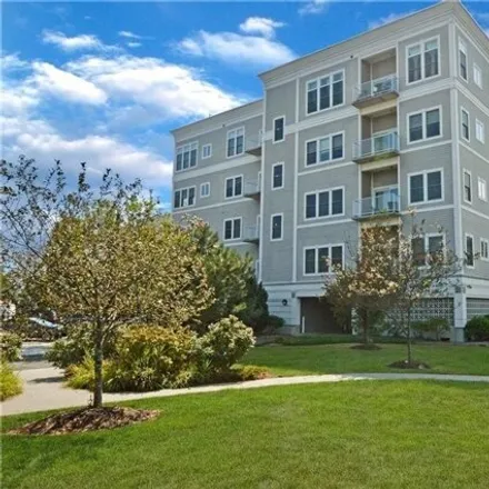 Rent this 3 bed condo on 150 Harbour Close Unit 201 in New Haven, Connecticut