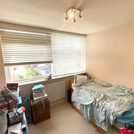 Rent this 2 bed apartment on Sunset Avenue in London, IG8 0SN