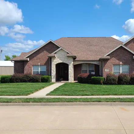 Image 1 - 220 Country Club Drive, Centralia, MO 65240, USA - House for sale