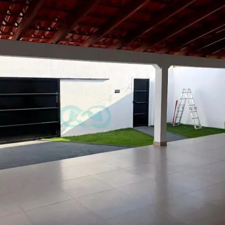 Buy this 3 bed house on Rua Mundial in Jardim Brasília, Uberlândia - MG