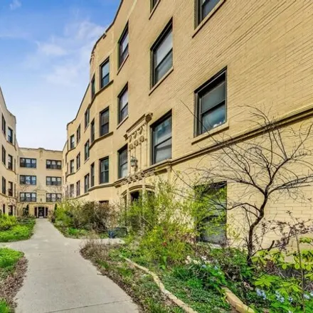 Buy this 1 bed condo on 7434-7442 North Hermitage Avenue in Chicago, IL 60626