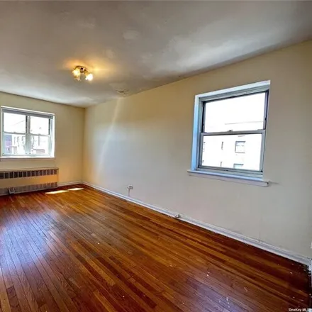 Image 9 - 29-30 138th Street, New York, NY 11354, USA - Apartment for sale