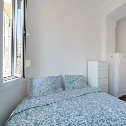 Rent this 15 bed room on Rua Sampaio e Pina