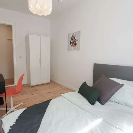Rent this 3 bed apartment on Nürnberger Straße 19 in 10789 Berlin, Germany
