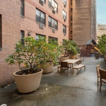 Image 6 - 330 East 80th Street, New York, NY 10075, USA - Apartment for sale
