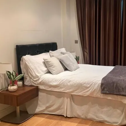 Rent this 1 bed apartment on London