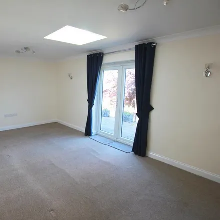 Image 4 - Pebmarsh Drive, Wickford, SS12 9AU, United Kingdom - House for rent