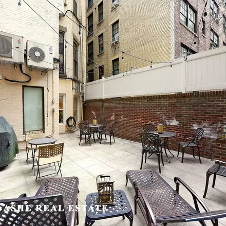 Rent this 3 bed apartment on 53 East 64th Street in New York, NY 10065
