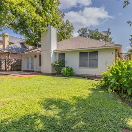 Image 4 - 6015 Bel Fay Ln, Austin, Texas, 78749 - House for sale
