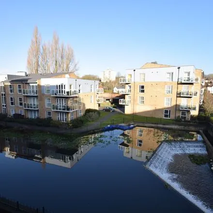 Rent this 2 bed apartment on Croxley Road in Hemel Hempstead, HP3 9DH