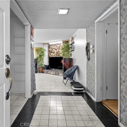 Image 3 - 19218 Malden Street, Los Angeles, CA 91324, USA - House for sale