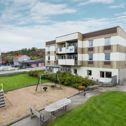 Rent this 4 bed apartment on Kungstorget in 453 33 Lysekil, Sweden