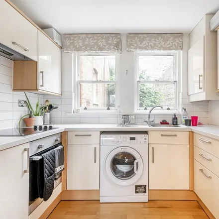 Rent this 1 bed apartment on Balham Park Road in London, SW12 8DZ