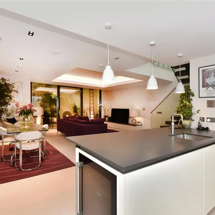 Rent this 1 bed house on 24 Elvaston Mews in London, SW7 5HZ