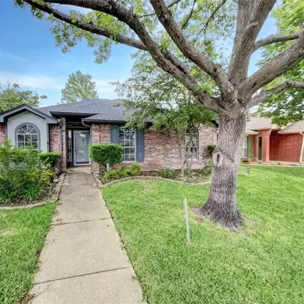 Buy this 3 bed house on 1507 Mesa Court in Mesquite, TX 75181
