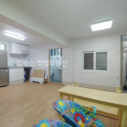 Rent this studio apartment on 서울특별시 광진구 자양동 45-2