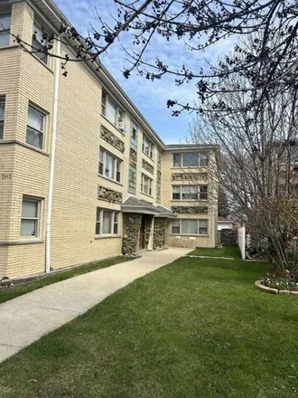 Buy this studio house on 3913 North Central Avenue in Chicago, IL 60630