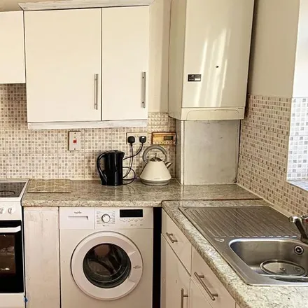 Rent this 3 bed townhouse on Abbey Grove in London, SE2 9ER