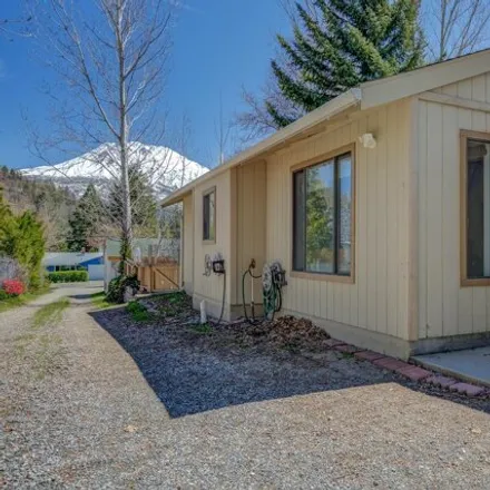 Buy this 2 bed house on 477 Siskiyou Way in Weed, Siskiyou County