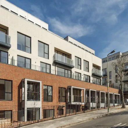 Rent this 4 bed apartment on Lexington Place in Finchley Road, Childs Hill