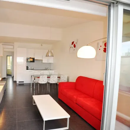 Image 2 - Avenue de Cannes, 06160 Antibes, France - Apartment for rent