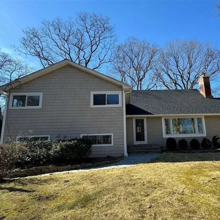 Rent this 4 bed house on 10 Ridge Drive in West Hills, NY 11747