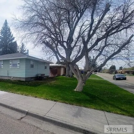 Image 2 - 1634 June Avenue, Idaho Falls, ID 83404, USA - House for sale