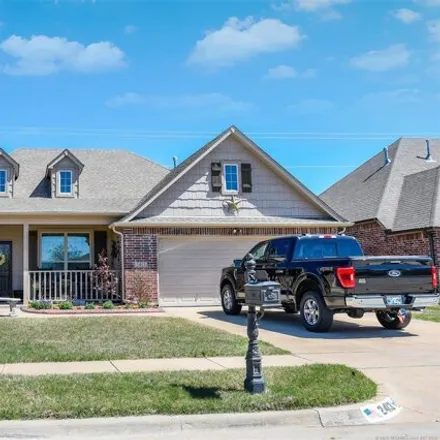 Buy this 4 bed house on 2411 South Maple Avenue in Broken Arrow, OK 74012