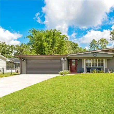 Buy this 2 bed house on 1016 West Lakeshore Drive in Clermont, FL 34711