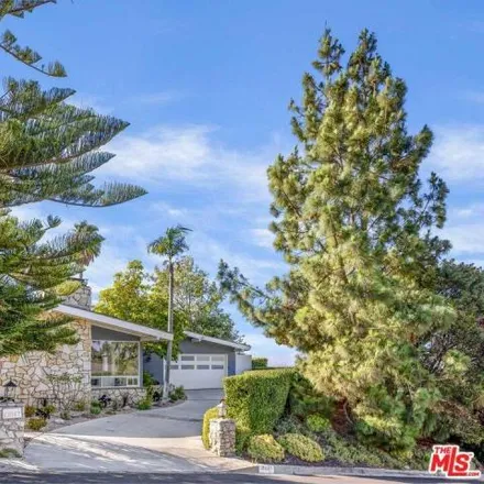 Image 1 - 10869 Alta View Drive, Los Angeles, CA 91604, USA - House for sale