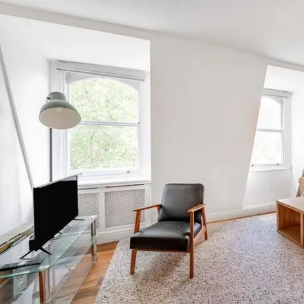 Rent this 1 bed apartment on 167 Holland Park Avenue in London, W11 4UR