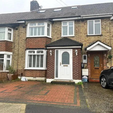 Rent this 4 bed townhouse on Berkeley Road in London, UB10 9DU