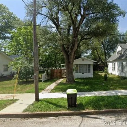Image 1 - 116 West Jackson Street, Versailles, Morgan County, MO 65084, USA - Apartment for sale