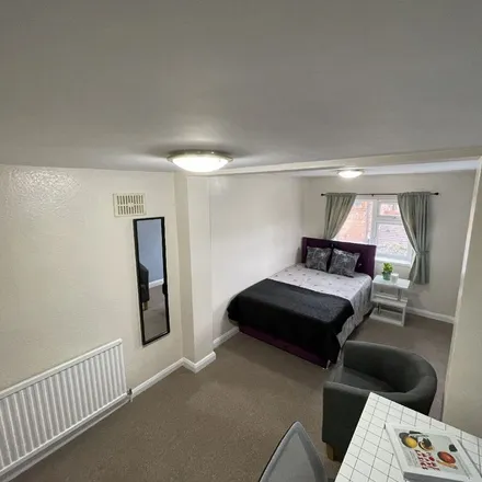 Rent this 5 bed apartment on 23 Broadgate in Beeston, NG9 2HD