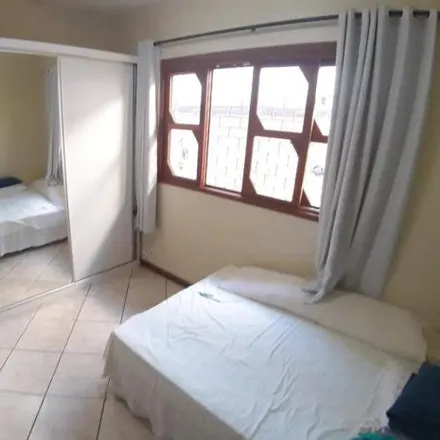 Rent this 3 bed house on Rua Doutor João Cupertino in Centro, Macaé - RJ