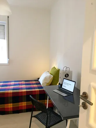 Rent this 3 bed room on Nara Reis in Rua da Boa Hora, 4050-099 Porto