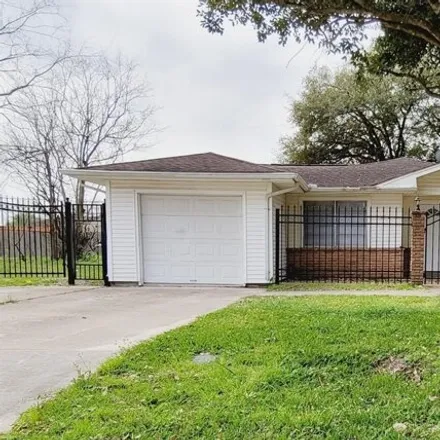 Rent this 3 bed house on 4928 Mayflower Street in Houston, TX 77033