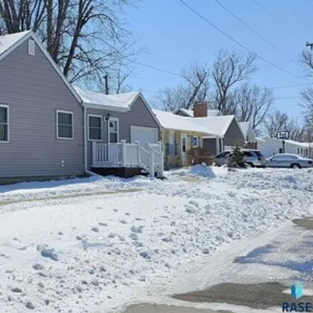 Image 1 - 394 11th Street Southwest, Pipestone, MN 56164, USA - House for sale