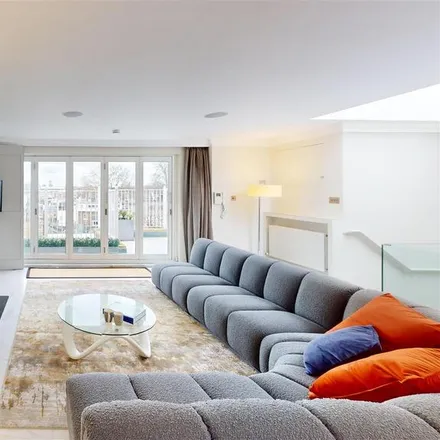 Rent this 3 bed apartment on 27 Beaufort Gardens in London, SW3 1PW