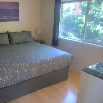 Rent this 1 bed apartment on Hood River