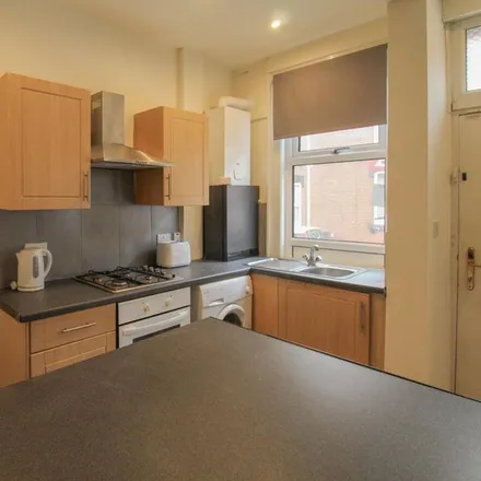 Image 3 - Howden Place, Leeds, LS6 1PB, United Kingdom - Townhouse for rent