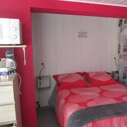 Rent this 1 bed house on Base ULM de Saint-Michel-Mont-Mercure in C 201, 85700 Saint-Michel-Mont-Mercure