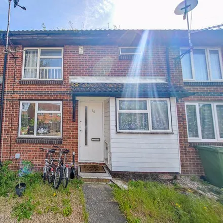 Rent this 1 bed townhouse on Rollesby Way in London, SE28 8LR