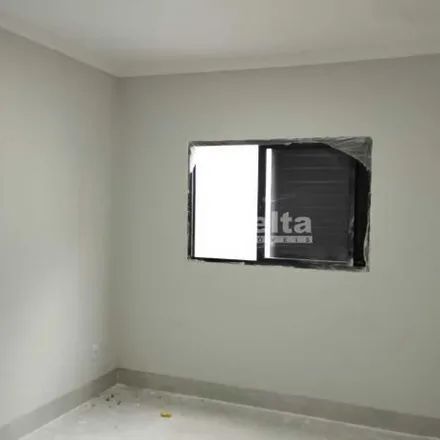 Buy this 3 bed house on Rua Nilton Augusto Alves in Vida Nova, Uberlândia - MG