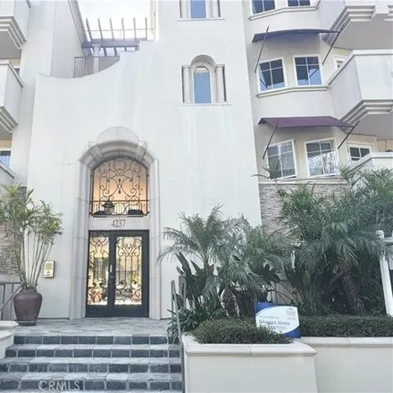 Rent this 3 bed condo on 4287 Longridge Avenue in Los Angeles, CA 91604