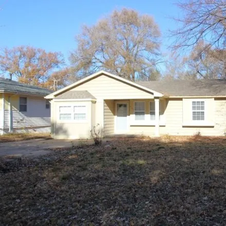 Rent this 4 bed house on College Hill Church of Christ in Emery Street, Mulvane