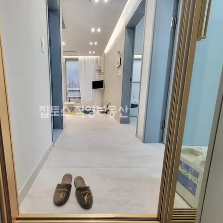 Rent this 3 bed apartment on 서울특별시 강동구 성내동 462-5